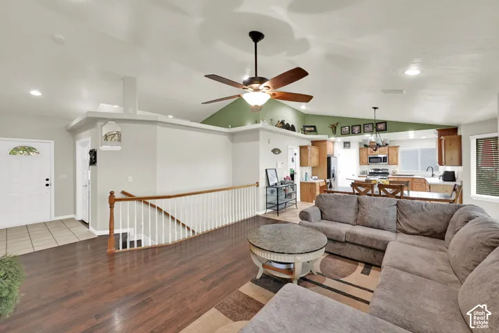 7283 N Adobe Ln, Lake Point, Utah 84074