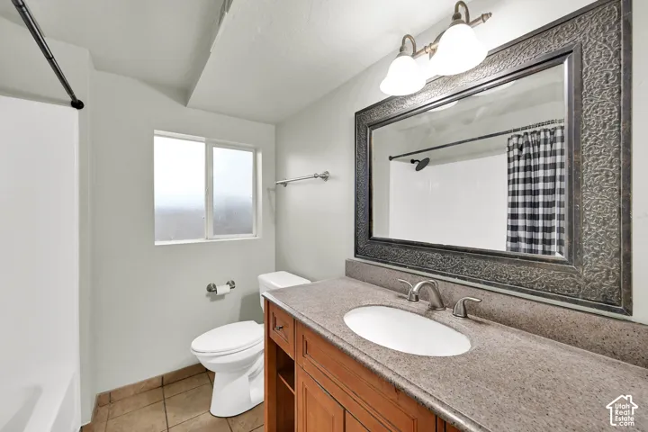 Bathroom Servicing Bedrooms #4, #5, and #6.