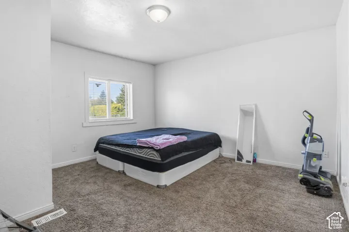 Neutral wall colors and textured carpeting