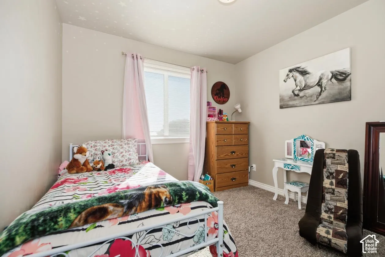 Neutral wall paint, window with blinds, and light-colored carpeting