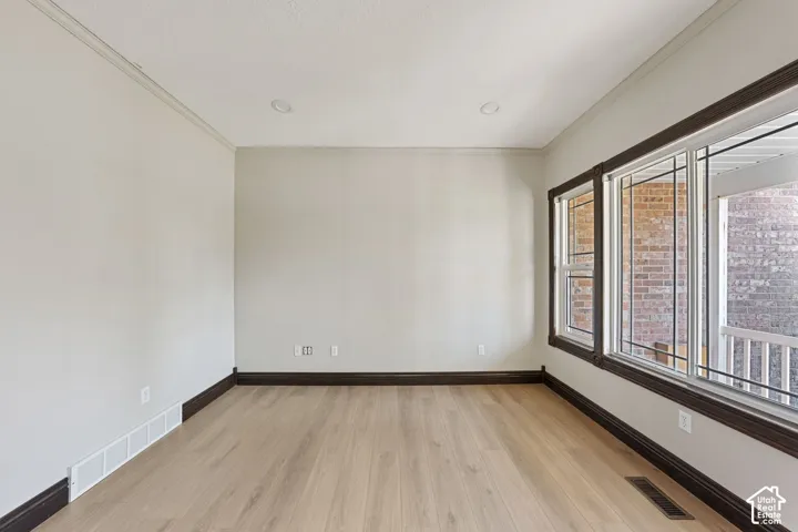 Crown molding and recessed lighting