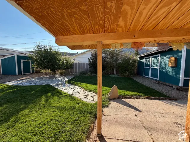 Covered patio with a wood-finish ceiling
