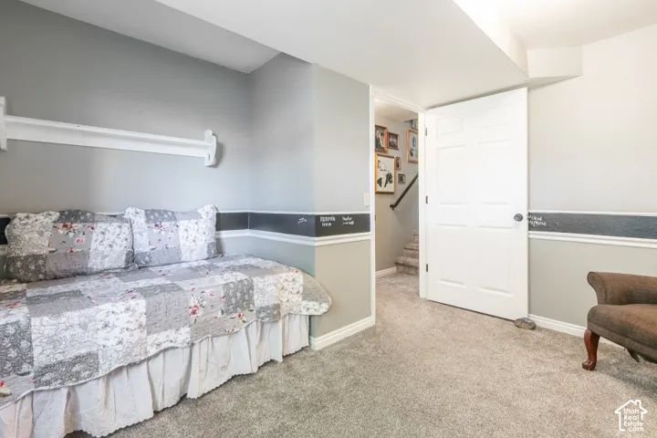 Wall-to-wall carpeting and neutral wall tones