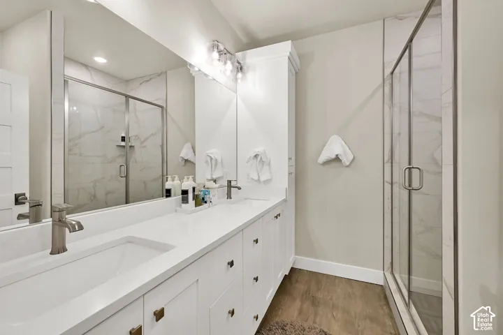 Dual vanity with white cabinetry and integrated sinks, complemented by a large wall-mounted mirror
