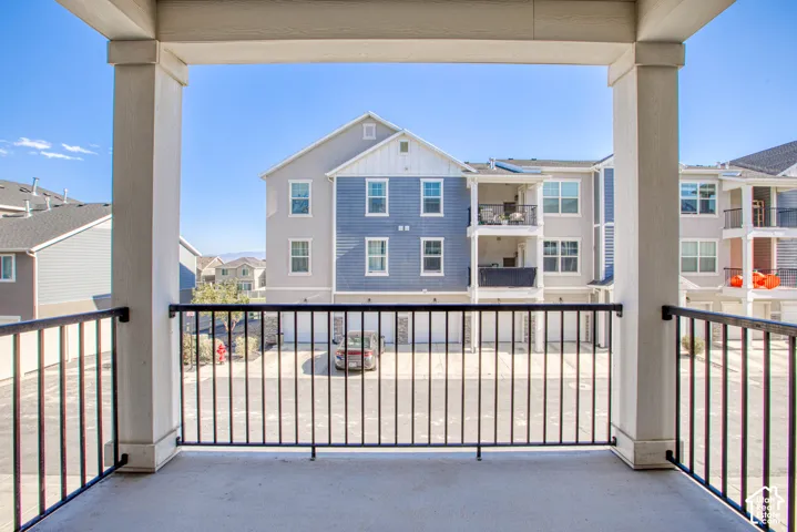 Balcony with concrete flooring and black metal railings