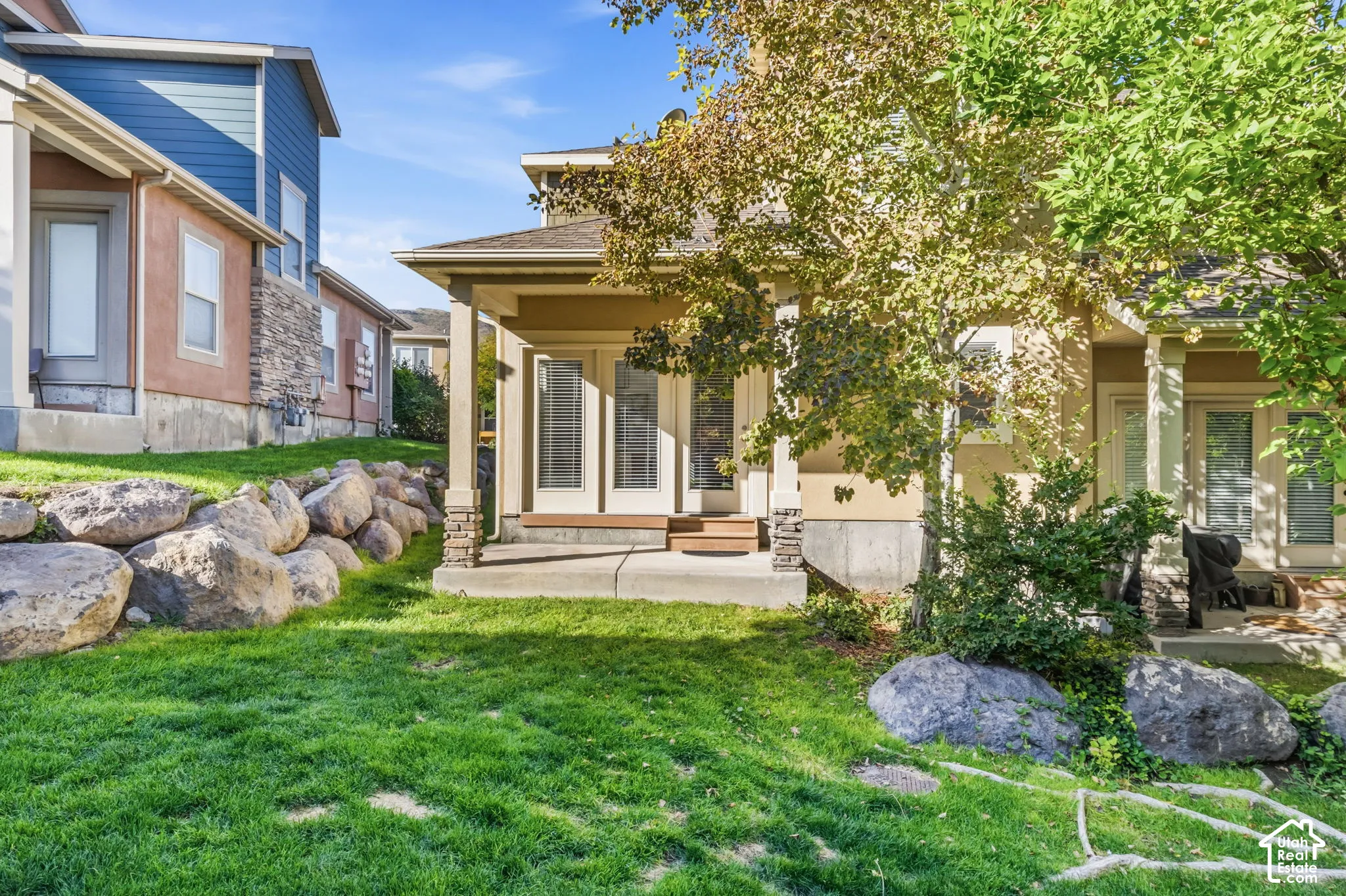 Covered patio with concrete flooring