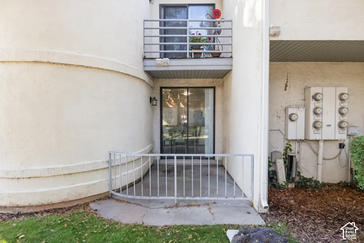 Lower level patio with metal railing
