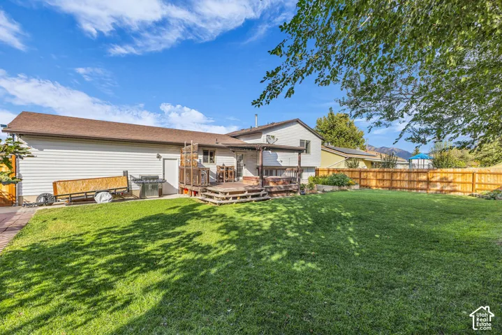 Entertain in style on the back deck!