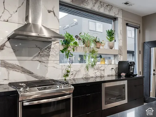 Stainless steel range with a coordinating vent hood