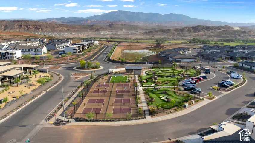 Community amenities include multiple pickleball courts, a miniature golf course, and a central roundabout