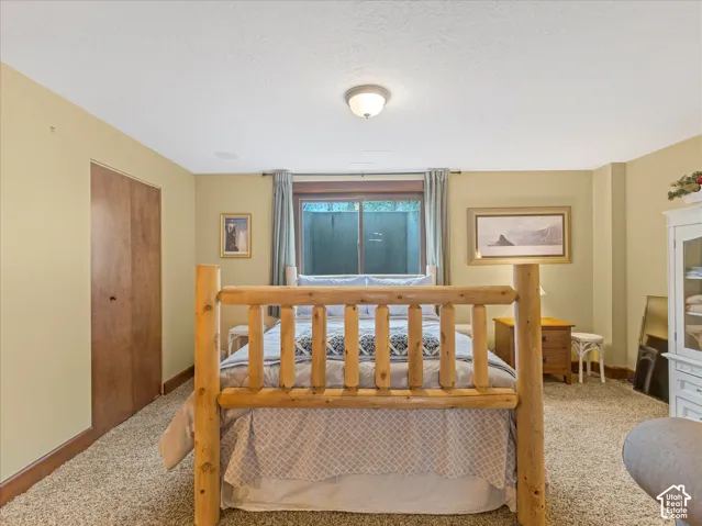 Wall-to-wall carpeting and a recessed window