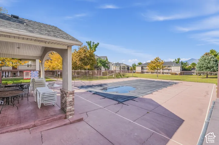 Clubhouse & pool