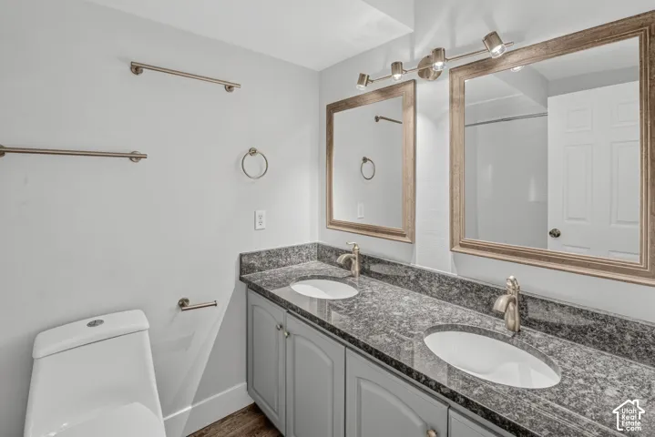 Double vanity with granite countertops!