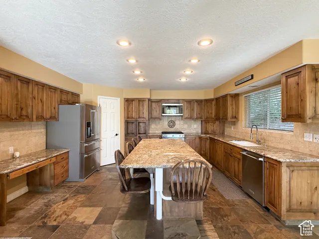 690 Liston Cir, Kaysville, Utah 84037