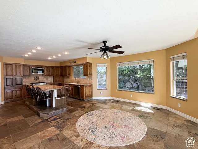 690 Liston Cir, Kaysville, Utah 84037