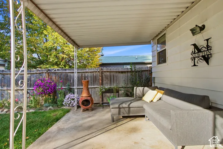 Covered patio with a concrete surface