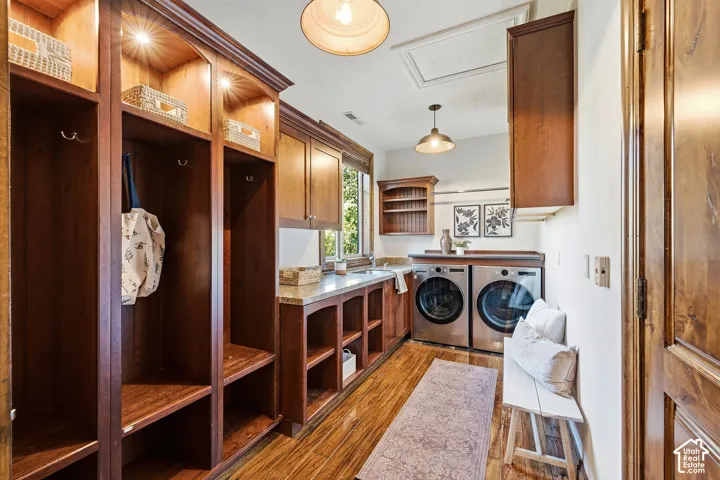 Built-in wood cabinetry, wood-finish flooring, undermount sink, and recessed lighting