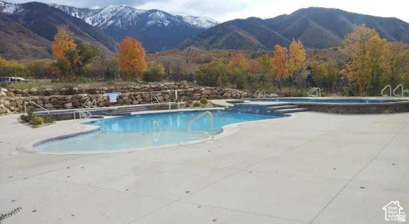 Multi-level outdoor swimming pool with integrated spa