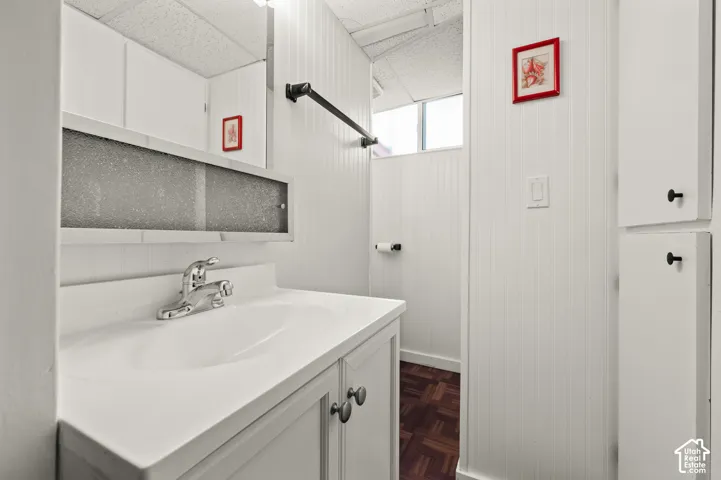 White vanity with an integrated sink and chrome faucet