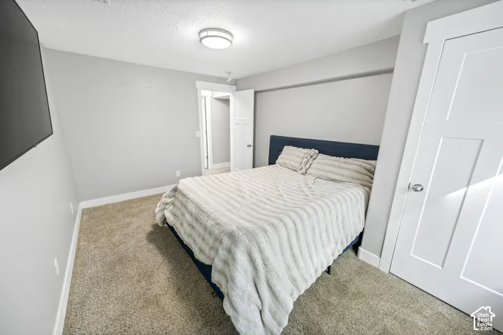 Neutral gray wall paint, recessed lighting, carpeted flooring, and white trim