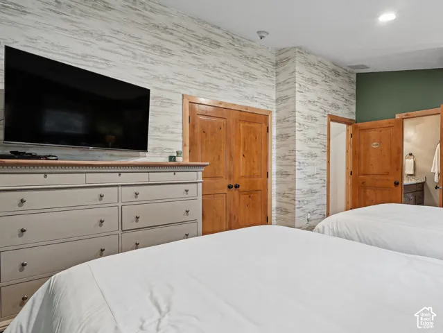 2275 E 6200 S, Holladay, Utah 84121