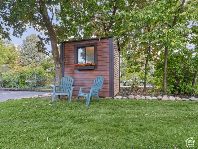 2275 E 6200 S, Holladay, Utah 84121