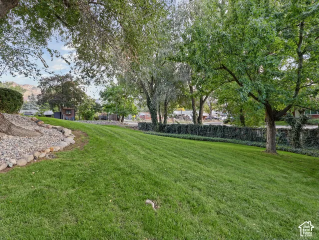 2275 E 6200 S, Holladay, Utah 84121
