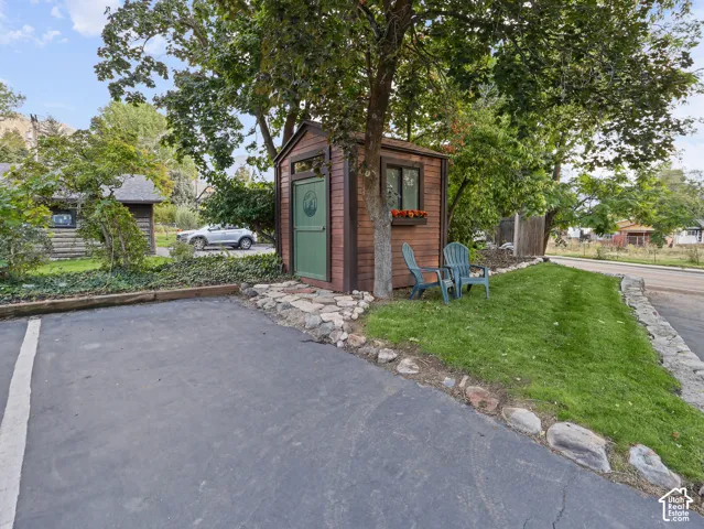 2275 E 6200 S, Holladay, Utah 84121