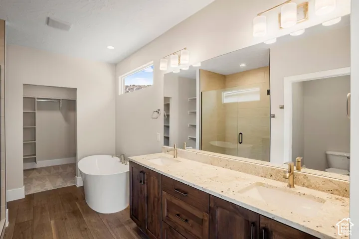 Dual vanity with undermount sinks and light-toned countertops