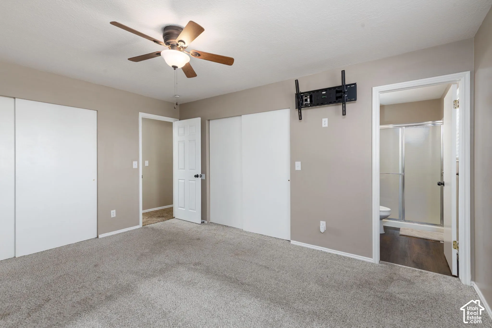 Neutral tone wall paint