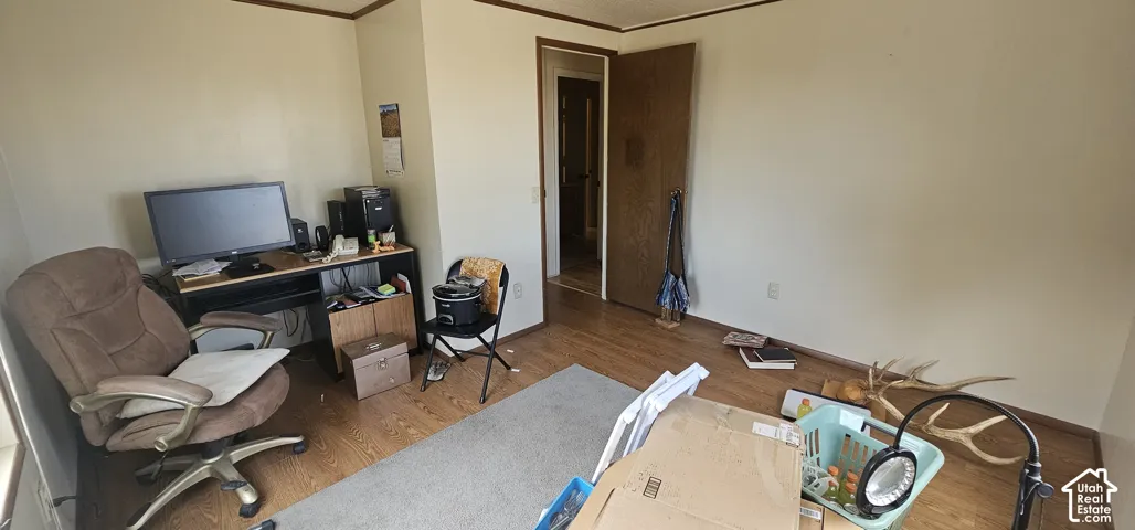 Wood-finish flooring with a neutral wall color