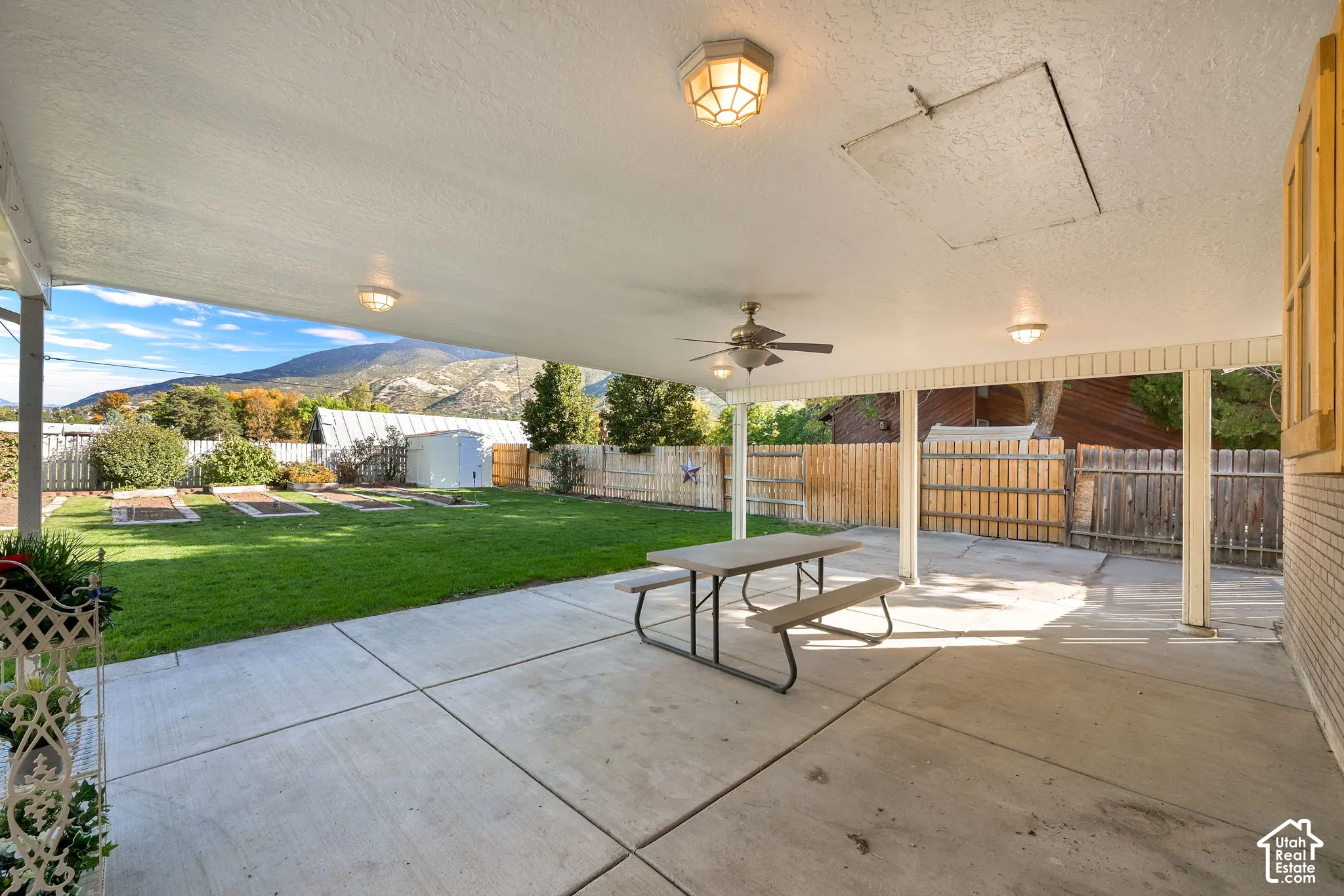 Covered patio featuring a ceiling fan, recessed lighting, and a concrete surface