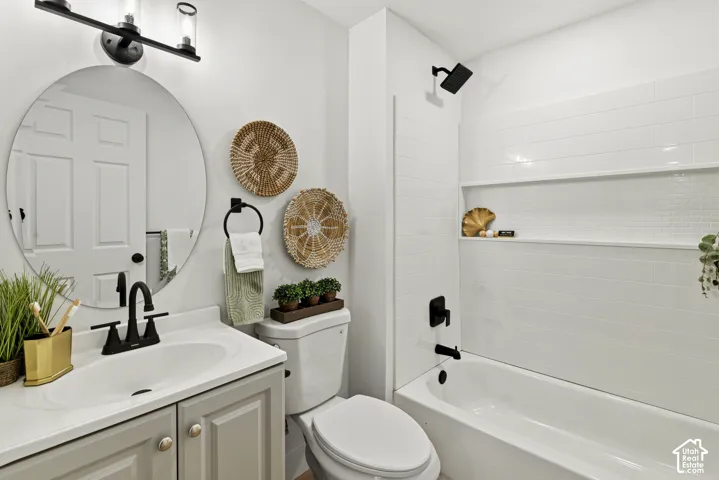 White subway tile shower with recessed shelving, a sleek black shower head, and a matching black faucet