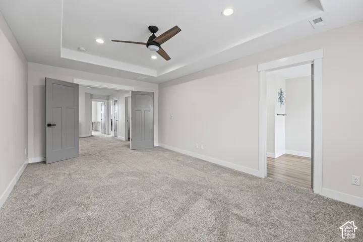 Tray ceiling with recessed lighting and a ceiling fan