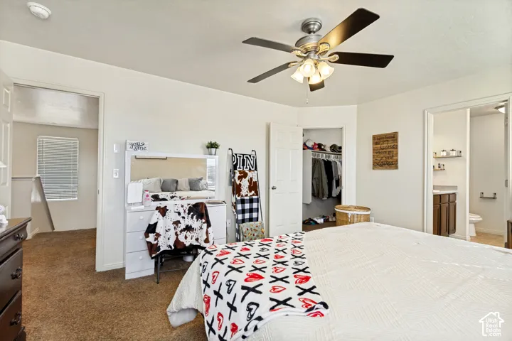 Ceiling fan with integrated lighting