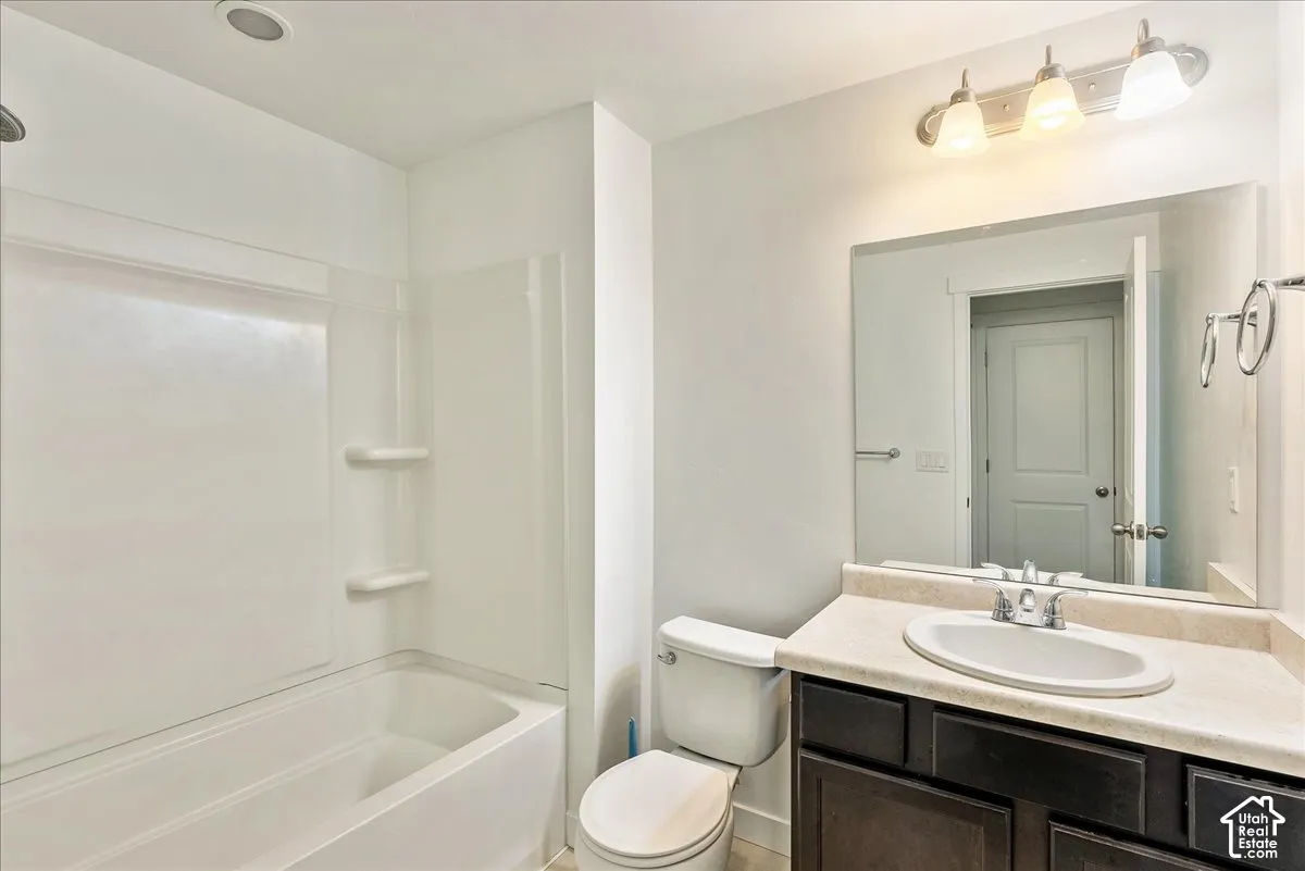 Integrated bathtub and shower combination with corner shelving