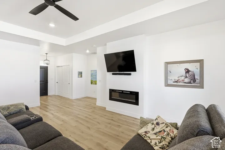 Tray ceiling with recessed lighting