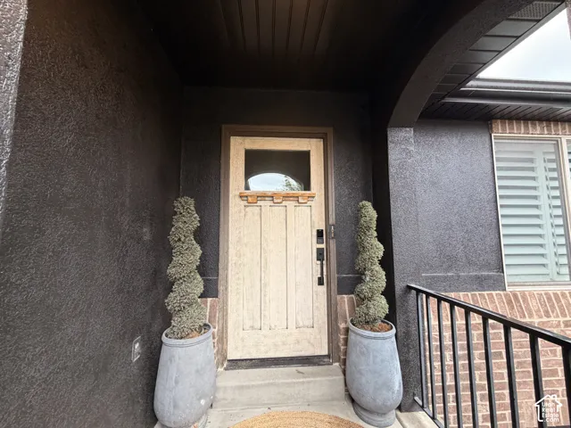 Archway entry with textured exterior finish