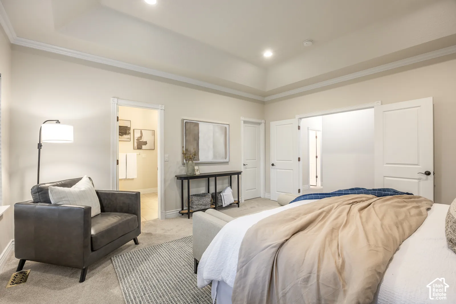 Tray ceiling with crown molding and recessed lighting