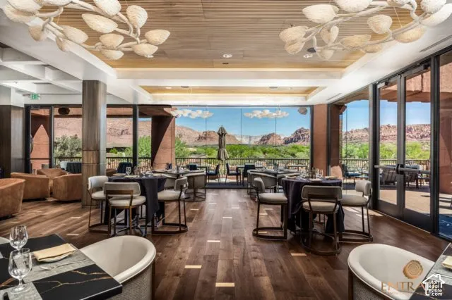 Wood-finish flooring with a distinctive pattern