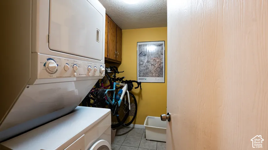 Stackable laundry appliances