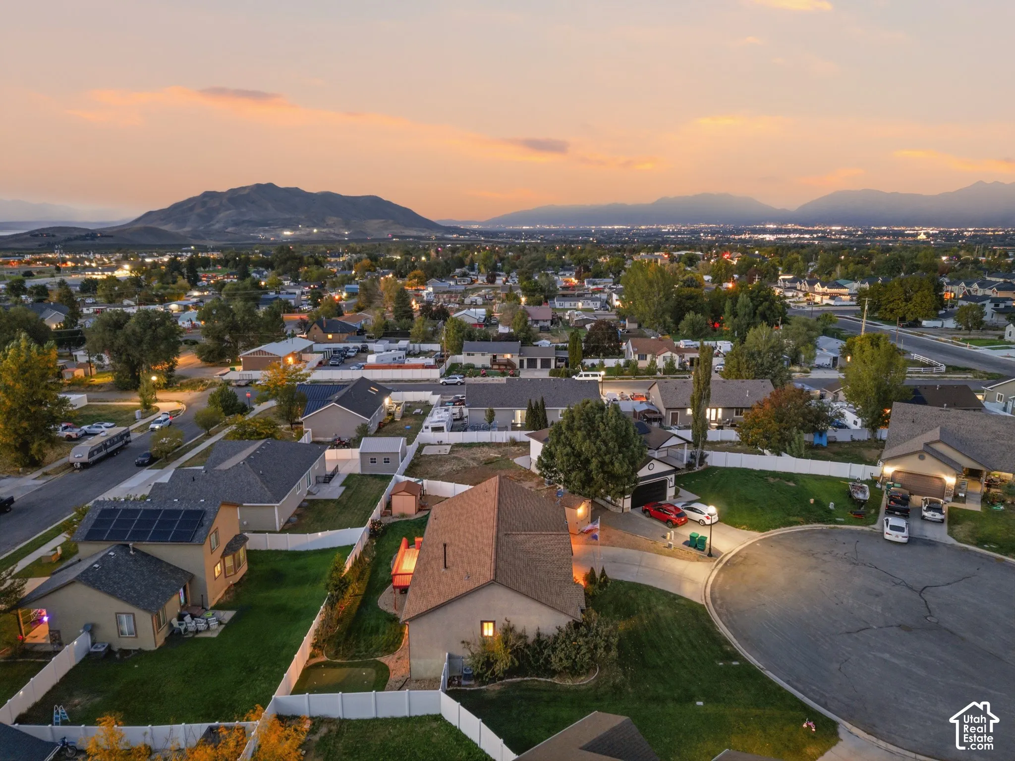 Residential neighborhood with distant mountain ranges and a prominent cul-de-sac