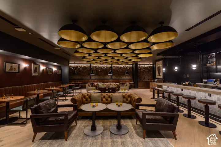 Hidden Ace Bar w/live entertainment