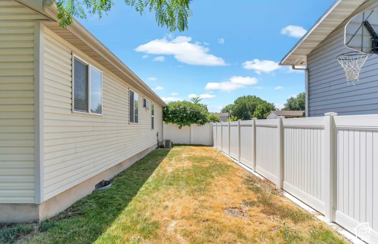 Large side yard