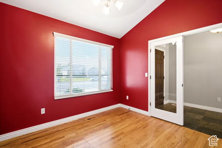 Front Bedroom (could also be used as a den/office)