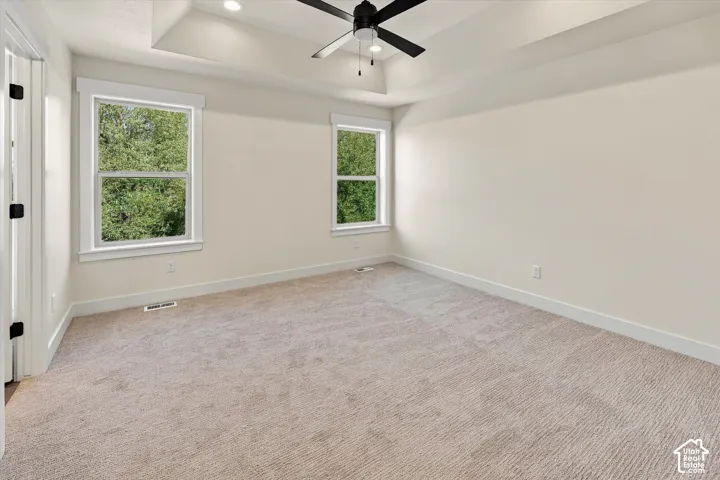 Tray ceiling with recessed lighting