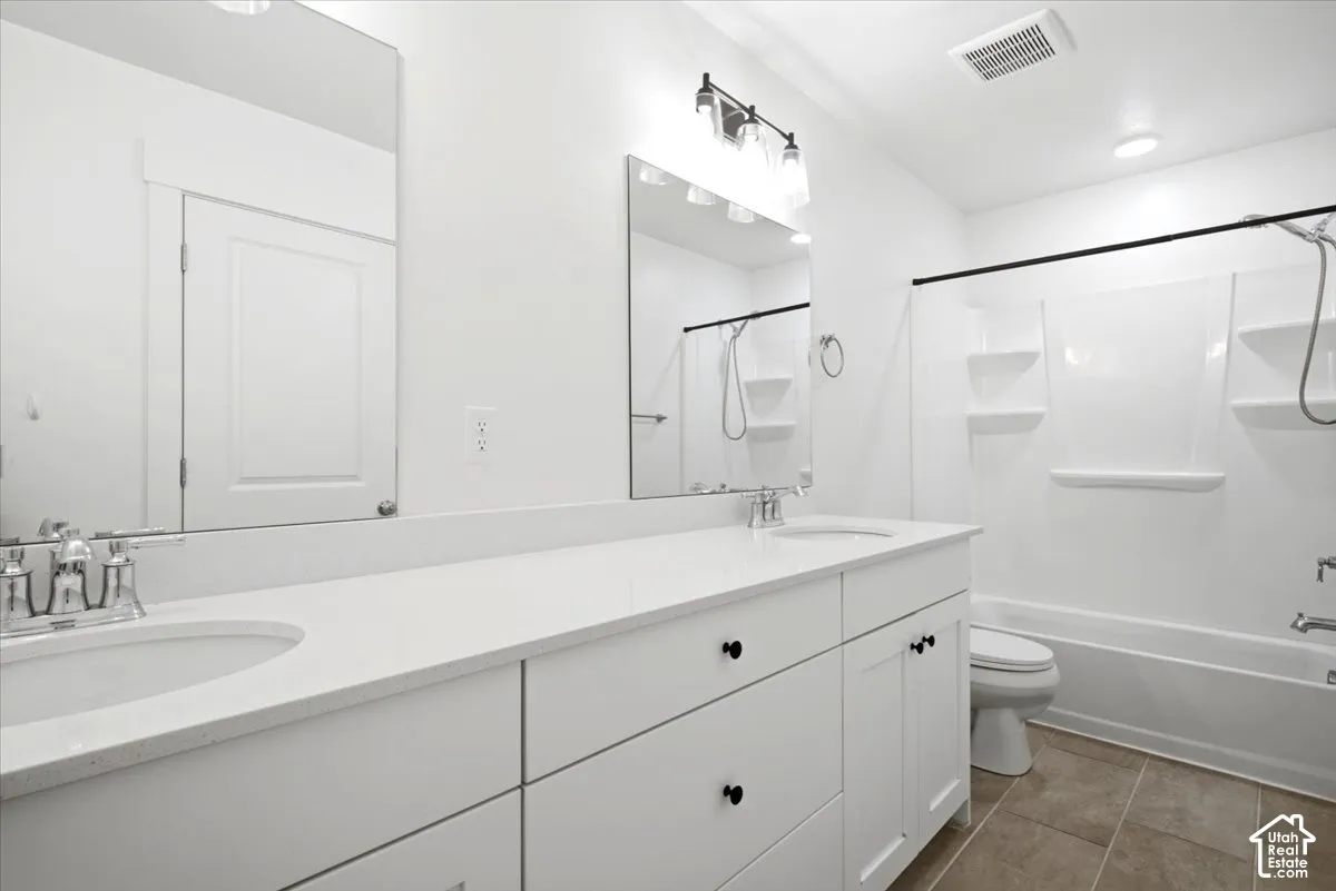 Main Bath Upstairs