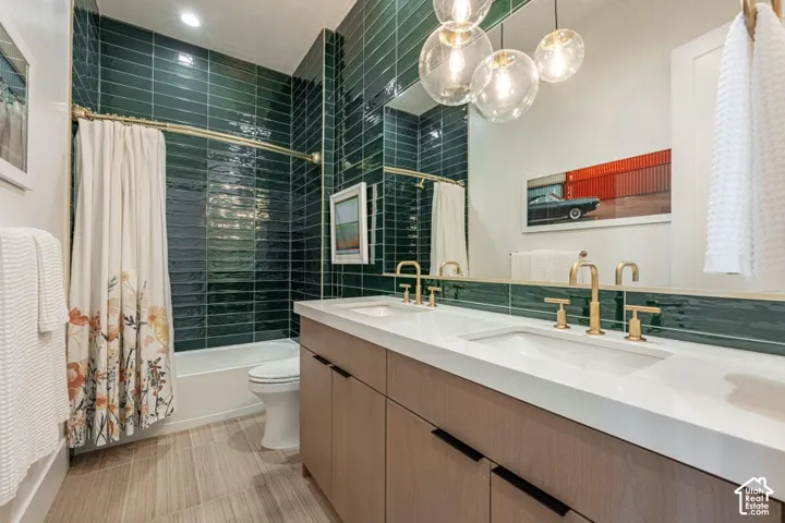 Dual vanity with rectangular sinks, brass-finish fixtures, and a light-toned countertop