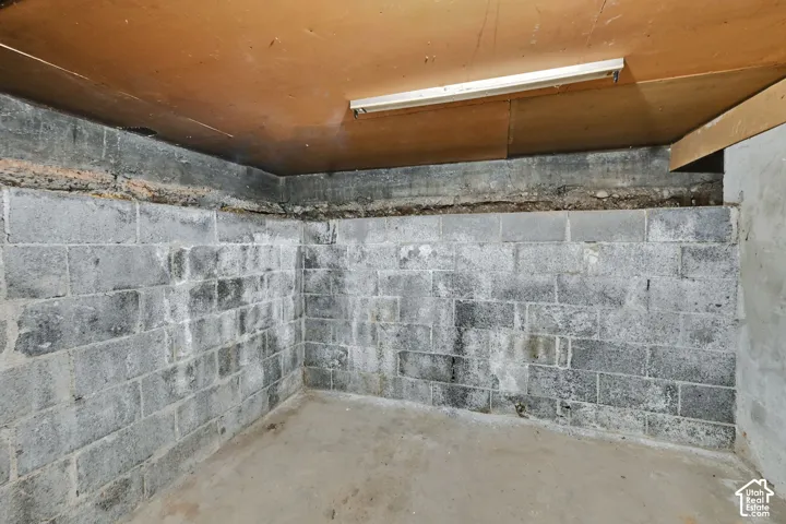Concrete block walls with a concrete floor