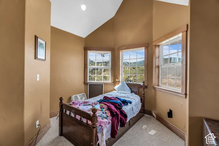 Vaulted ceiling with recessed lighting